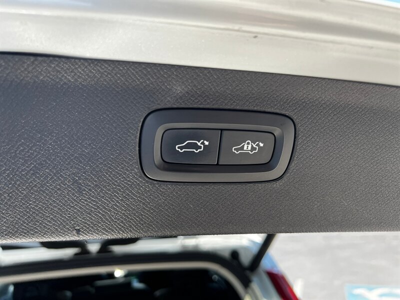 Used 2018 Volvo XC90 T5 Momentum w/ Convenience Package AWD/4WD image 29