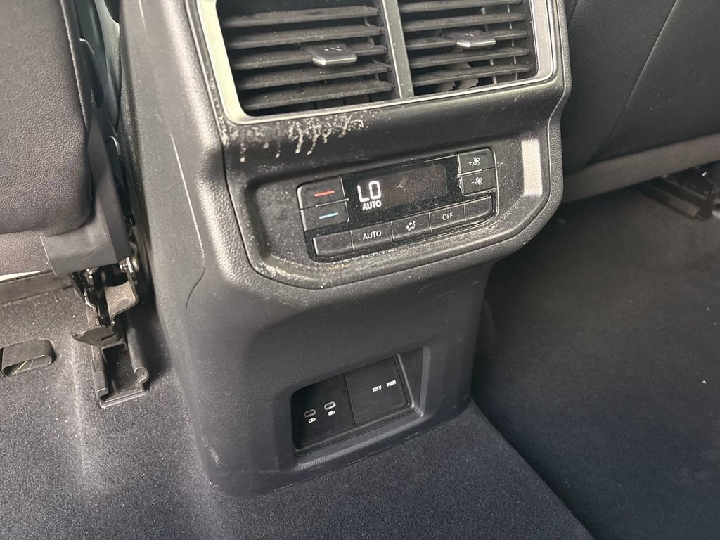 Used 2025 Volkswagen Atlas SE FWD image 28