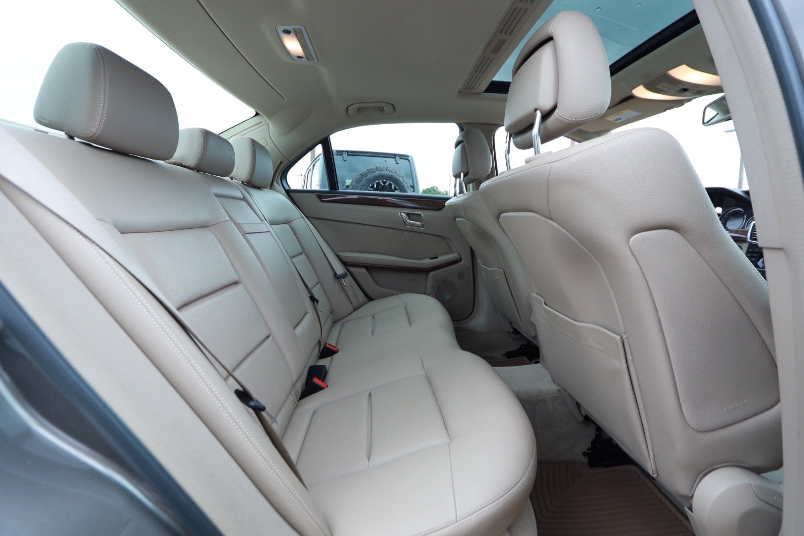 Used 2011 Mercedes-Benz E 350 4MATIC Sedan image 25