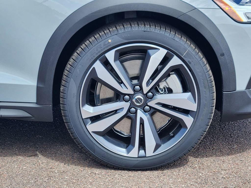 New 2026 Volvo V60 B5 Cross Country Plus w/ Climate Package image 30