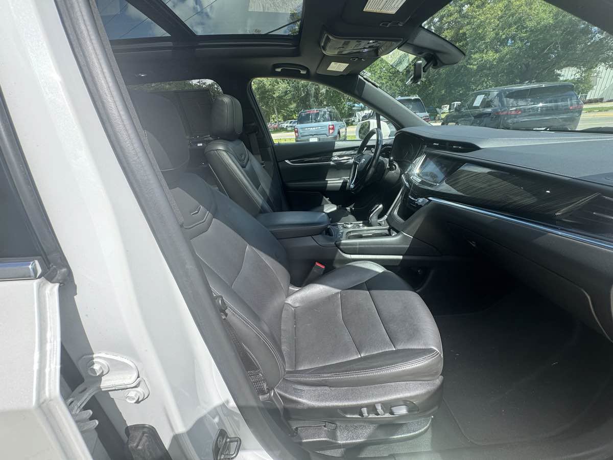 Used 2020 Cadillac XT6 Premium Luxury FWD image 9