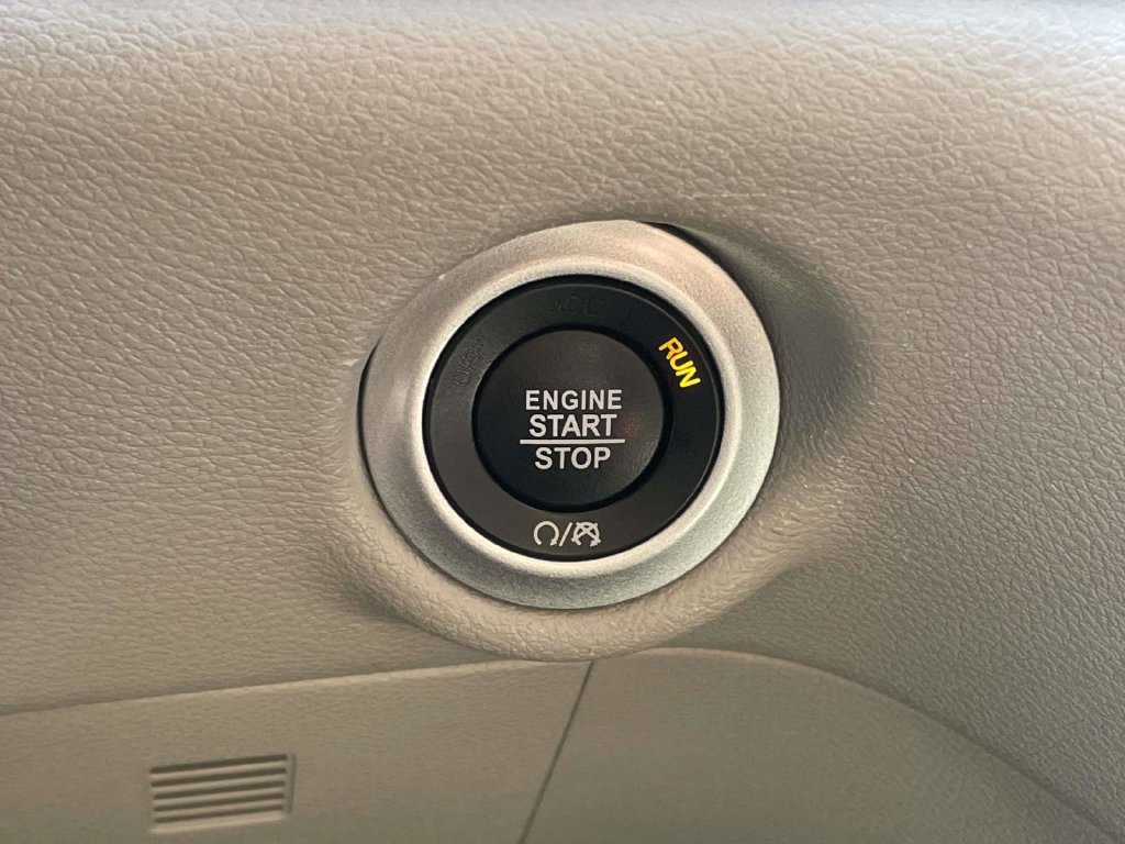 Certified 2023 Chrysler Pacifica Touring-L FWD image 35