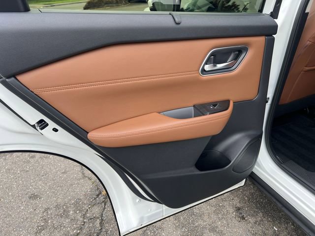 Used 2025 Nissan Rogue Platinum w/ Tech Package image 23