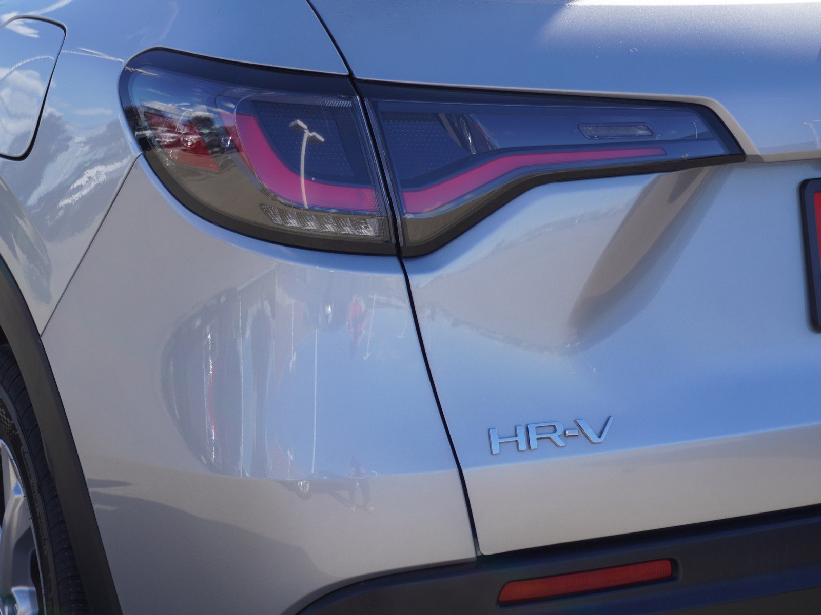 Used 2023 Honda HR-V LX image 9