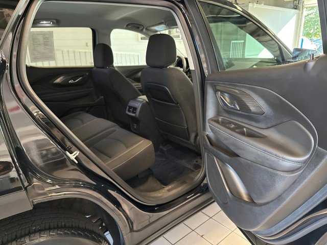 Used 2023 GMC Terrain SLE w/ Driver Convenience Package image 27
