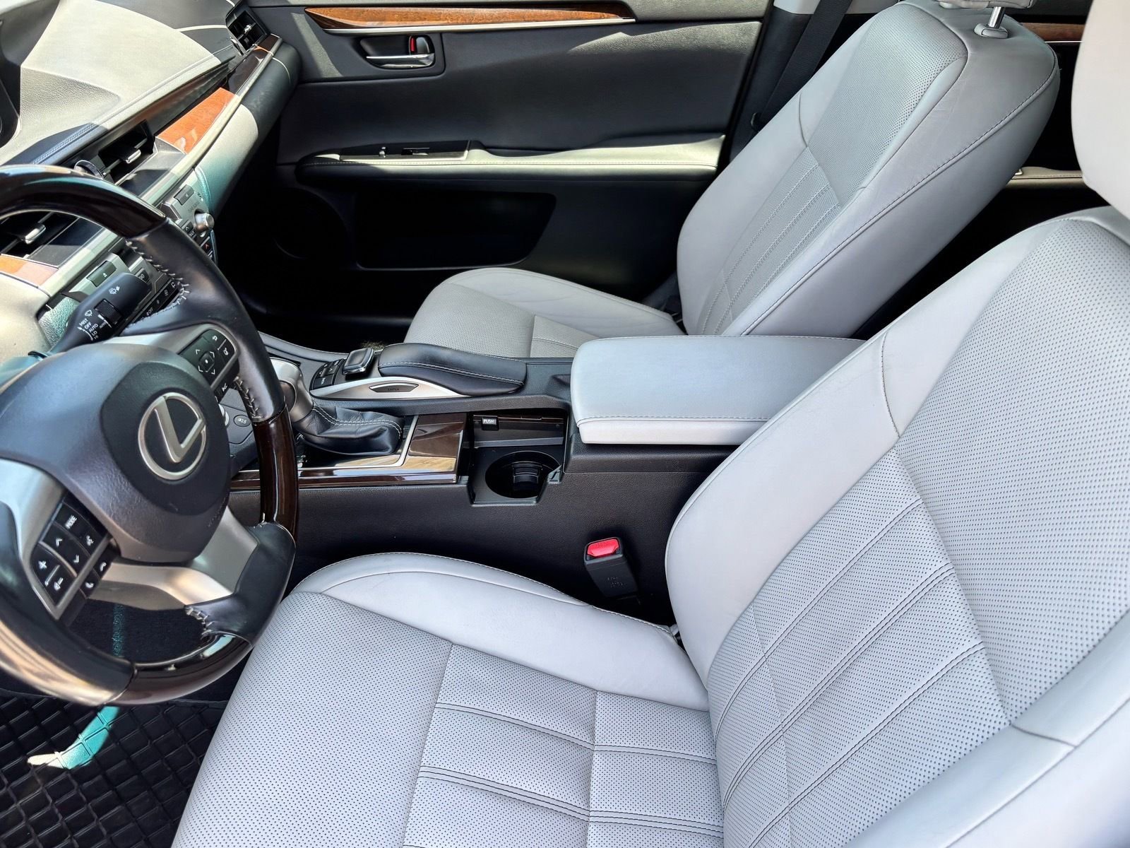 Used 2018 Lexus ES 350 w/ Luxury Package w/Wood Trim FWD image 17