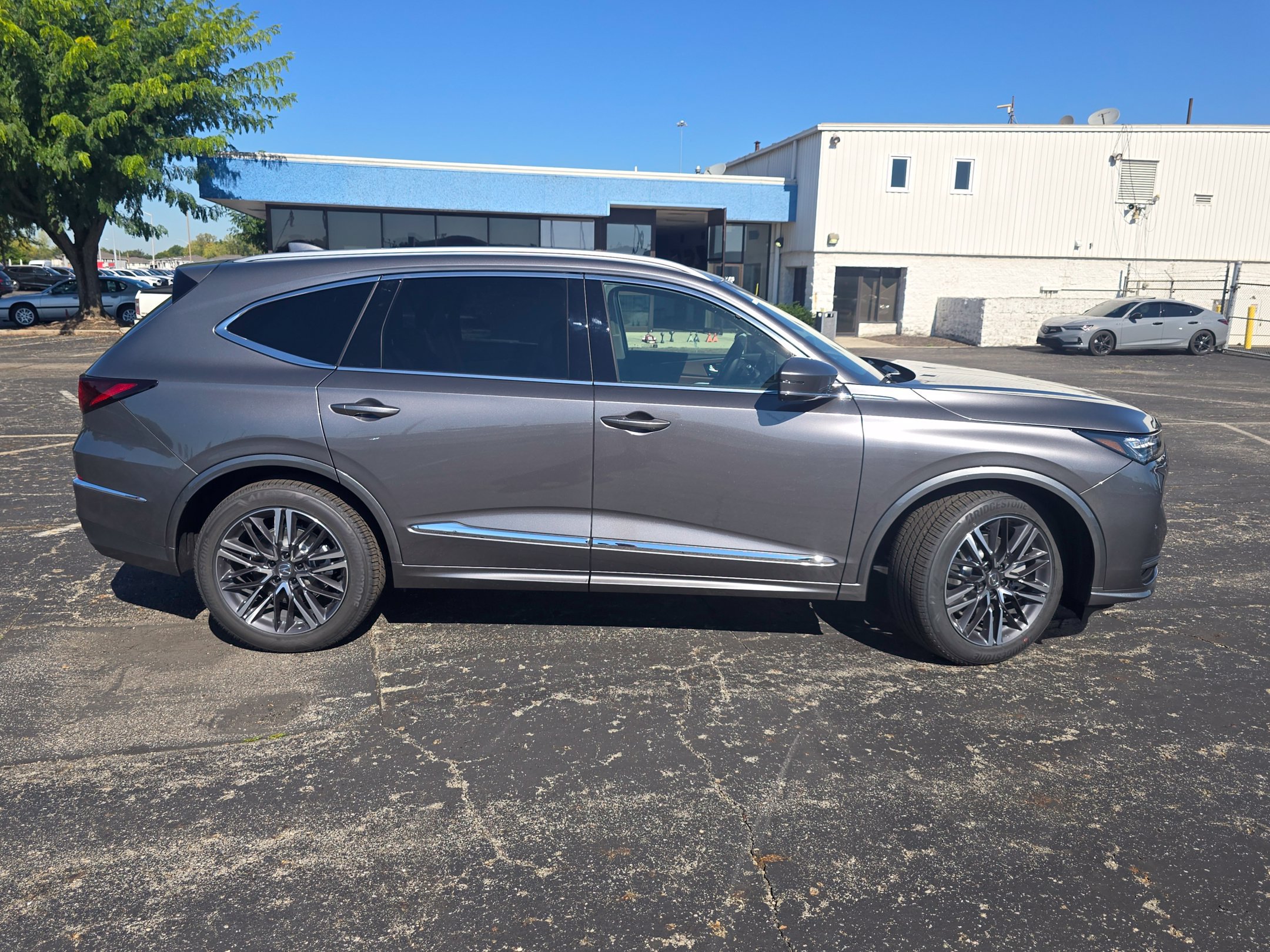 New 2026 Acura MDX w/ Advance Package AWD/4WD image 3