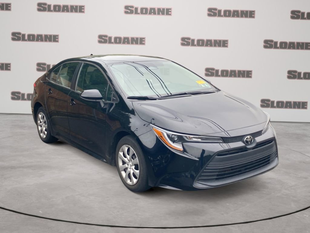 Used 2023 Toyota Corolla LE FWD image 2