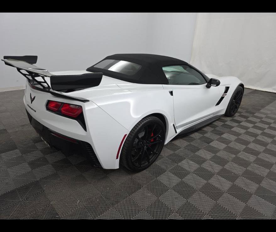 Used 2019 Chevrolet Corvette Grand Sport w/ Carbon Flash Badge Package image 10