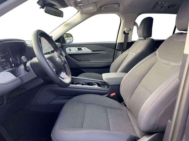 Used 2026 Ford Explorer Active AWD/4WD image 19