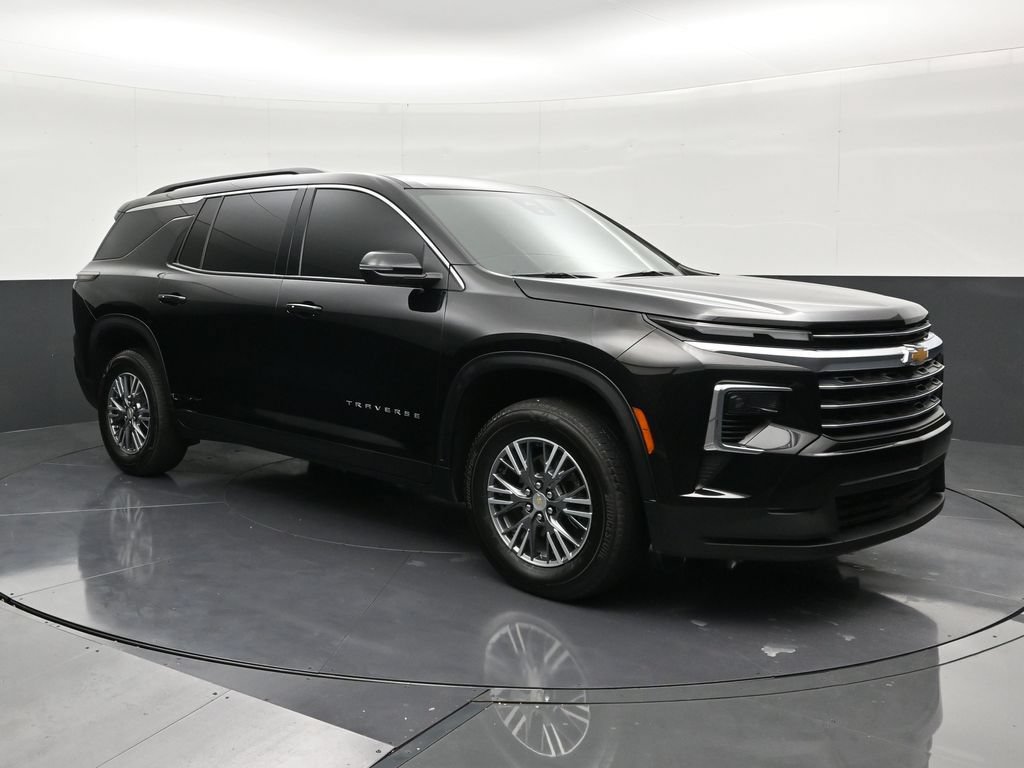 Used 2025 Chevrolet Traverse LT FWD image 7