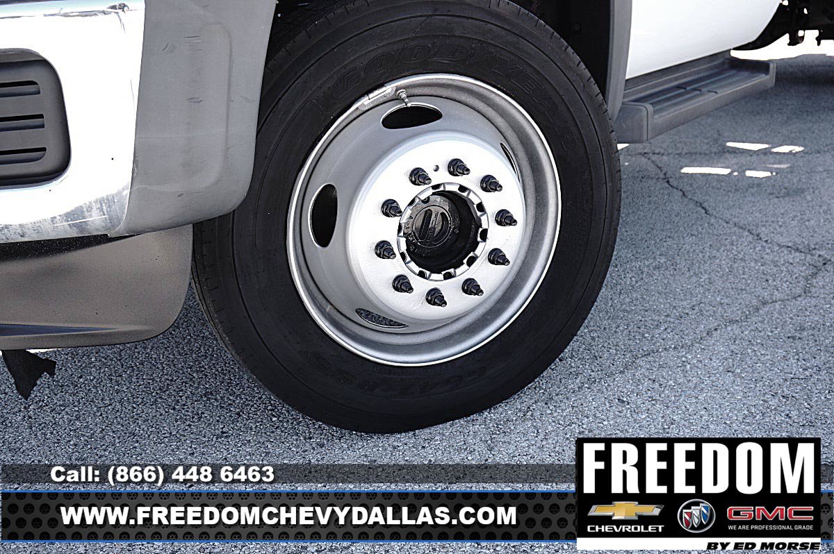 Used 2015 Ford F550 4x4 Regular Cab Super Duty image 9