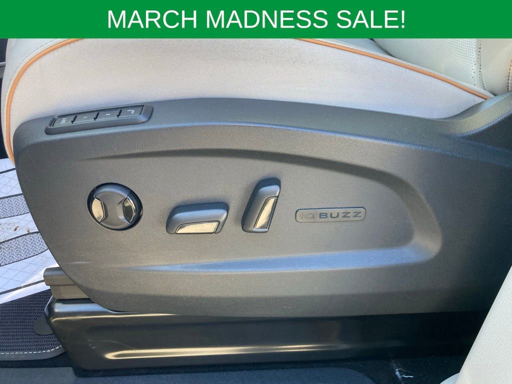 Used 2025 Volkswagen ID. Buzz 1st Edition image 12