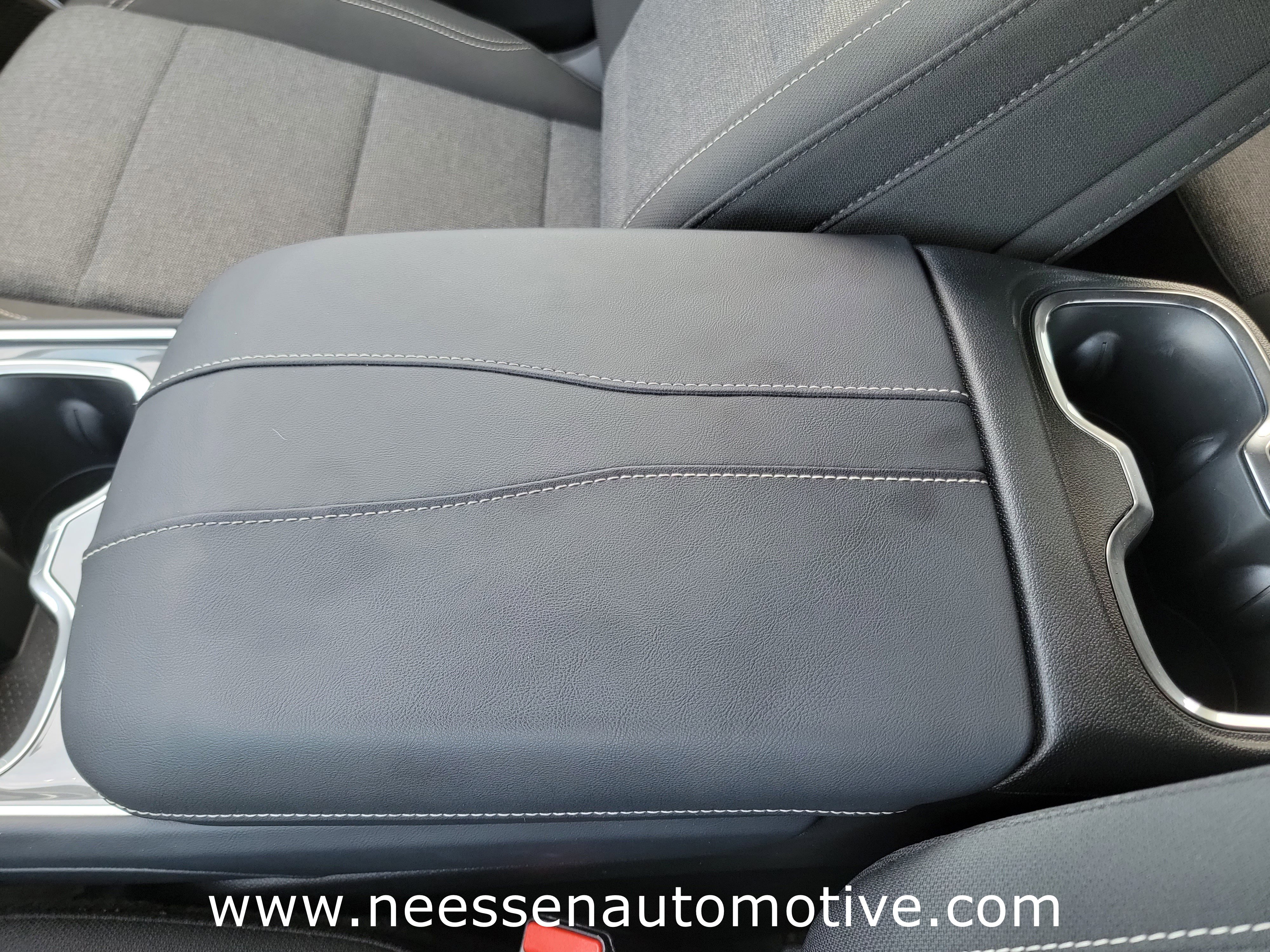 Used 2025 GMC Acadia Elevation image 29