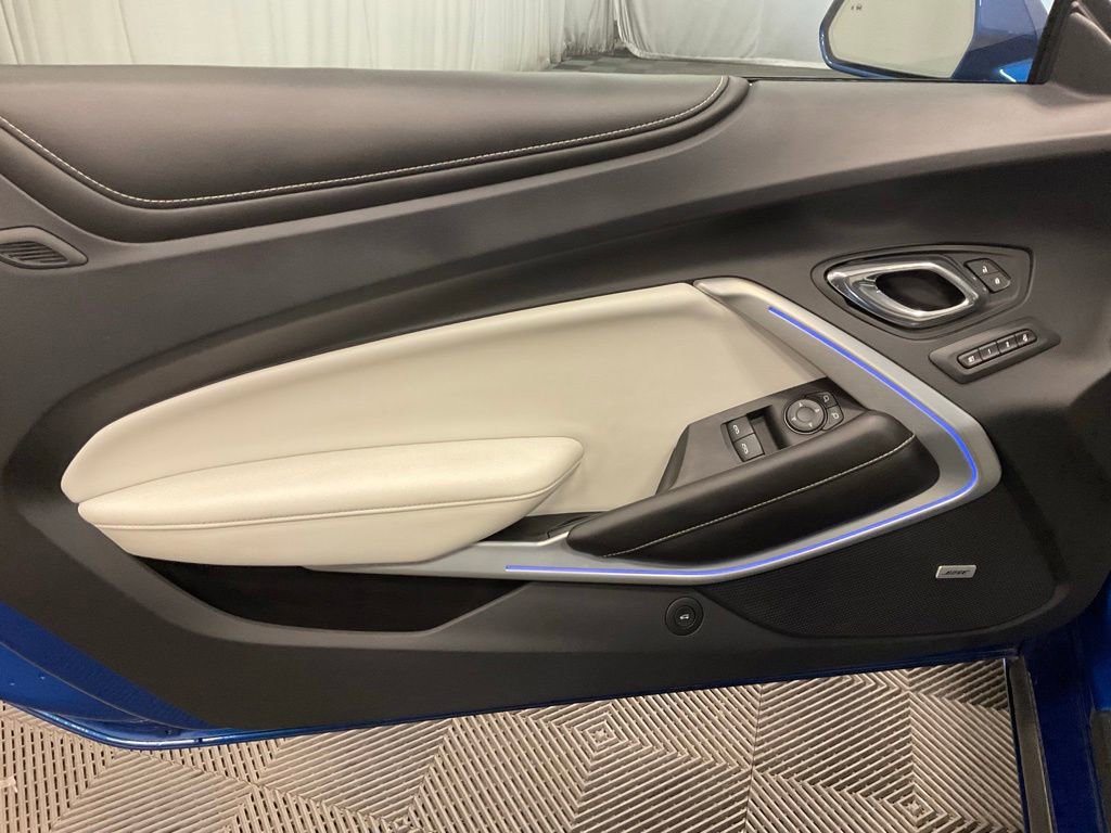 Used 2016 Chevrolet Camaro SS RWD image 16
