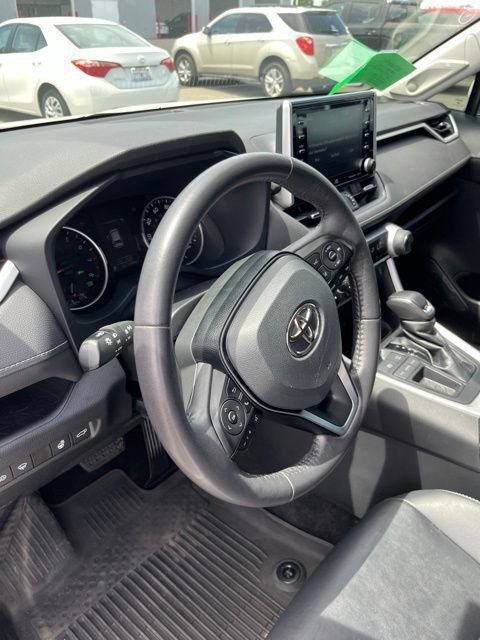 Used 2021 Toyota RAV4 XLE Premium FWD image 13
