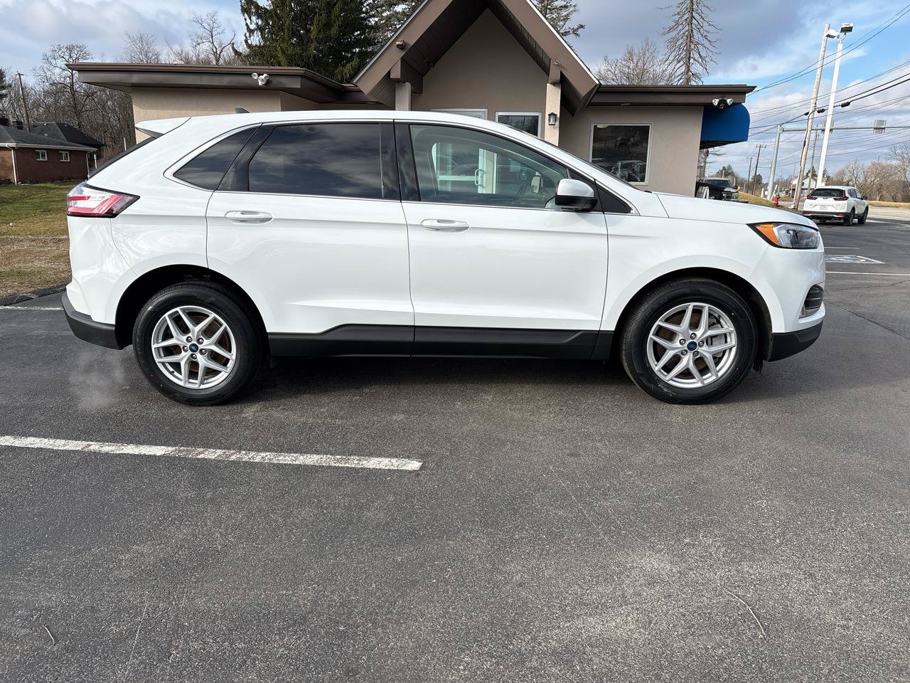 Used 2022 Ford Edge SEL w/ Convenience Package AWD/4WD image 4