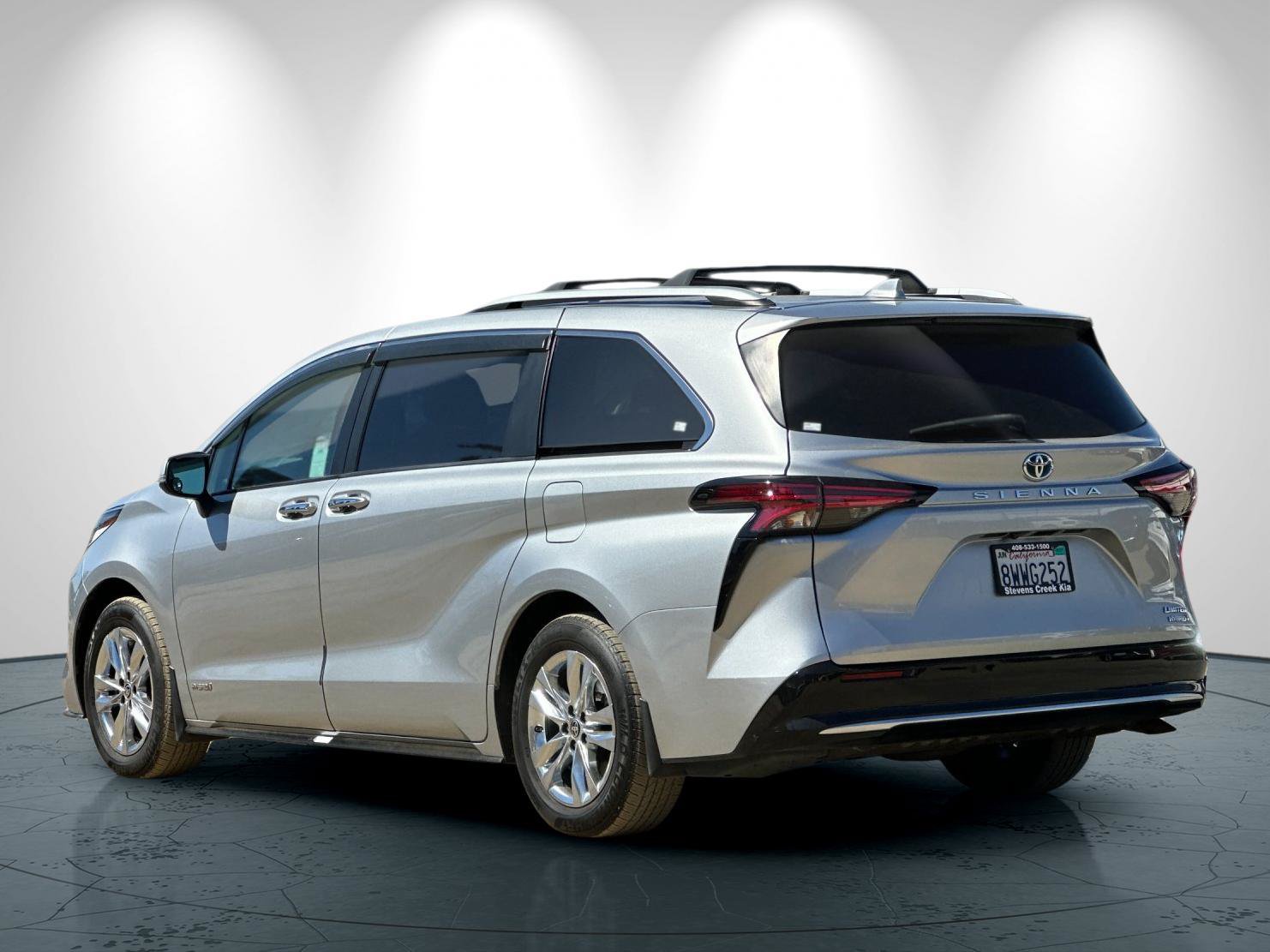 Used 2021 Toyota Sienna Limited FWD image 6
