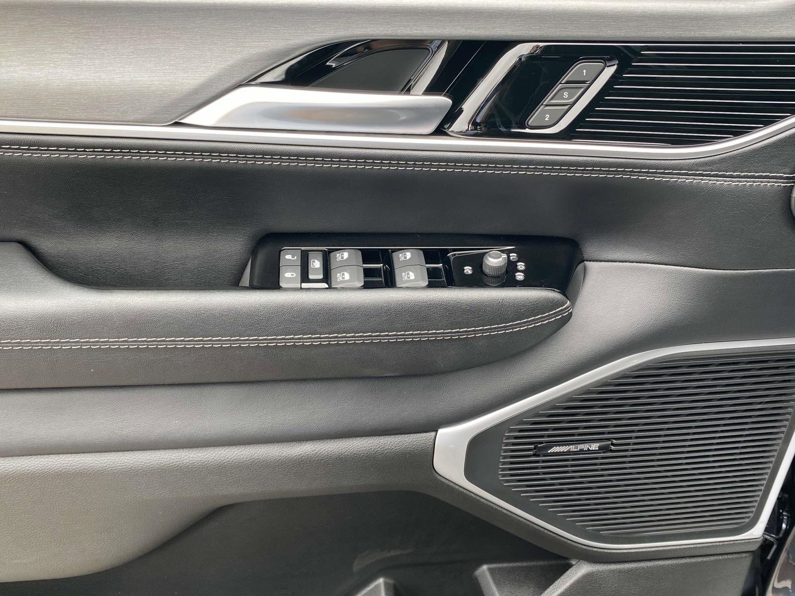 New 2025 Jeep Wagoneer L Series II w/ Convenience Group I image 17