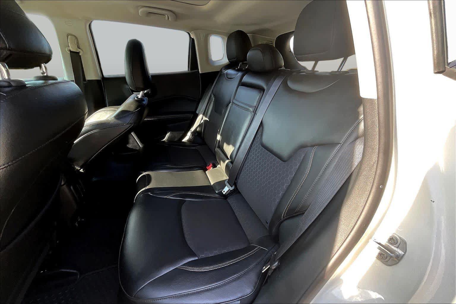 Used 2018 Jeep Compass Latitude w/ Popular Equipment Group AWD/4WD image 20