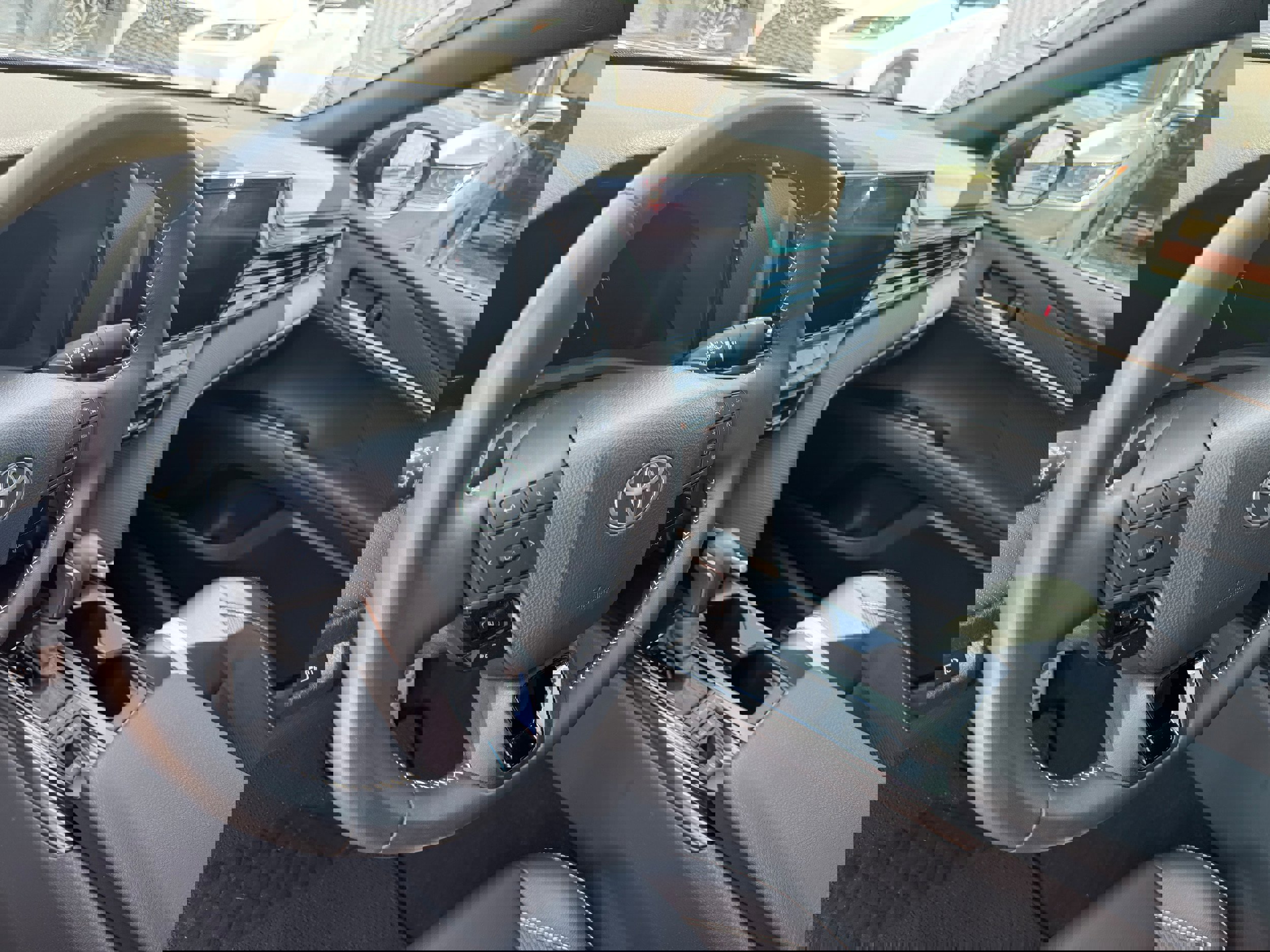 Used 2025 Toyota Camry SE image 11