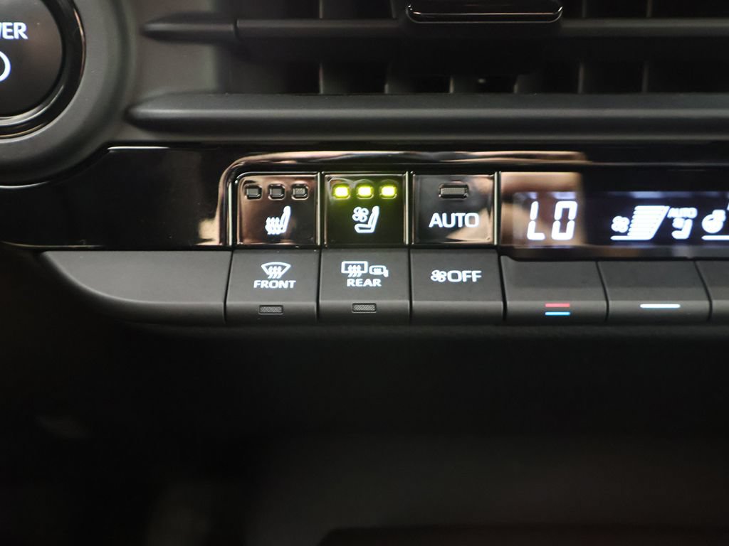 Used 2025 Toyota Crown AWD/4WD image 44