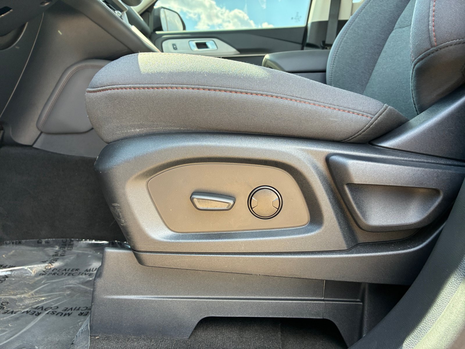 Used 2026 Ford Explorer Active AWD/4WD image 14