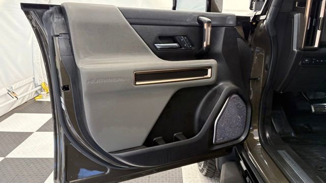 Used 2024 GMC Hummer EV 2X w/ LPO, Illumination Package AWD/4WD image 18