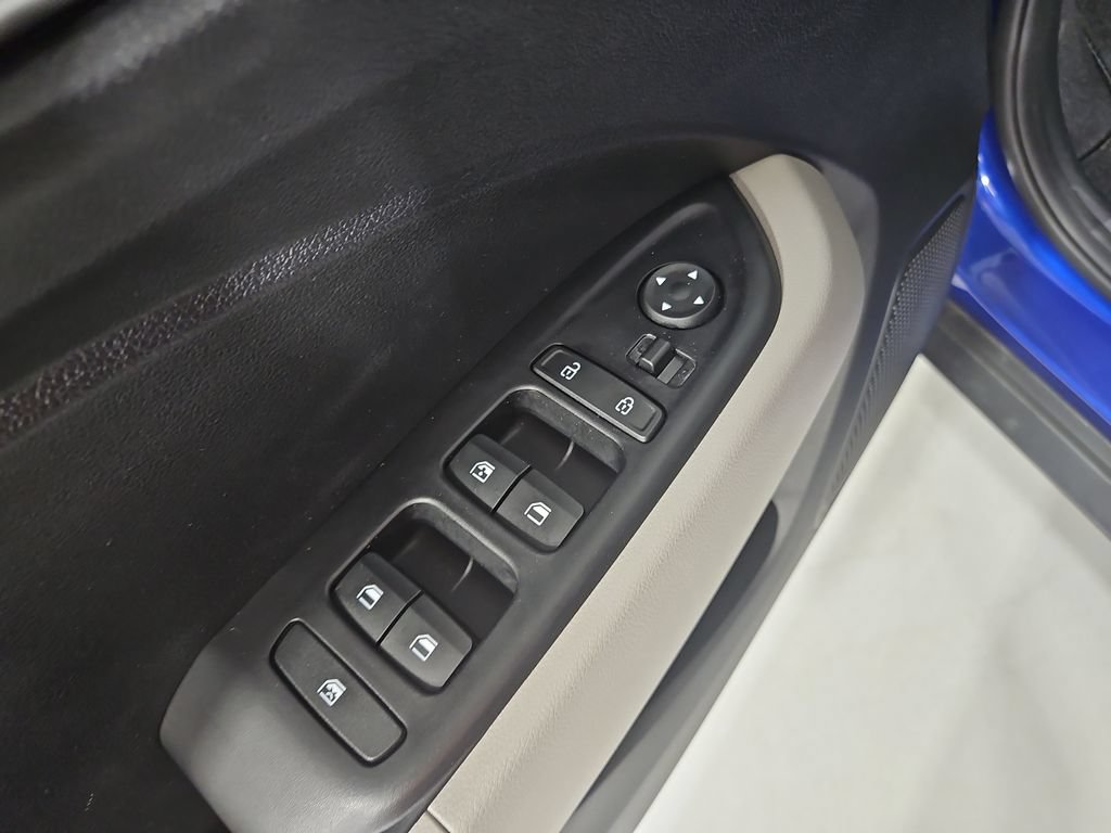 Certified 2025 Hyundai Venue SEL FWD image 13