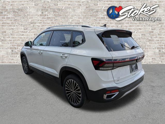 Used 2025 Volkswagen Taos SE image 4