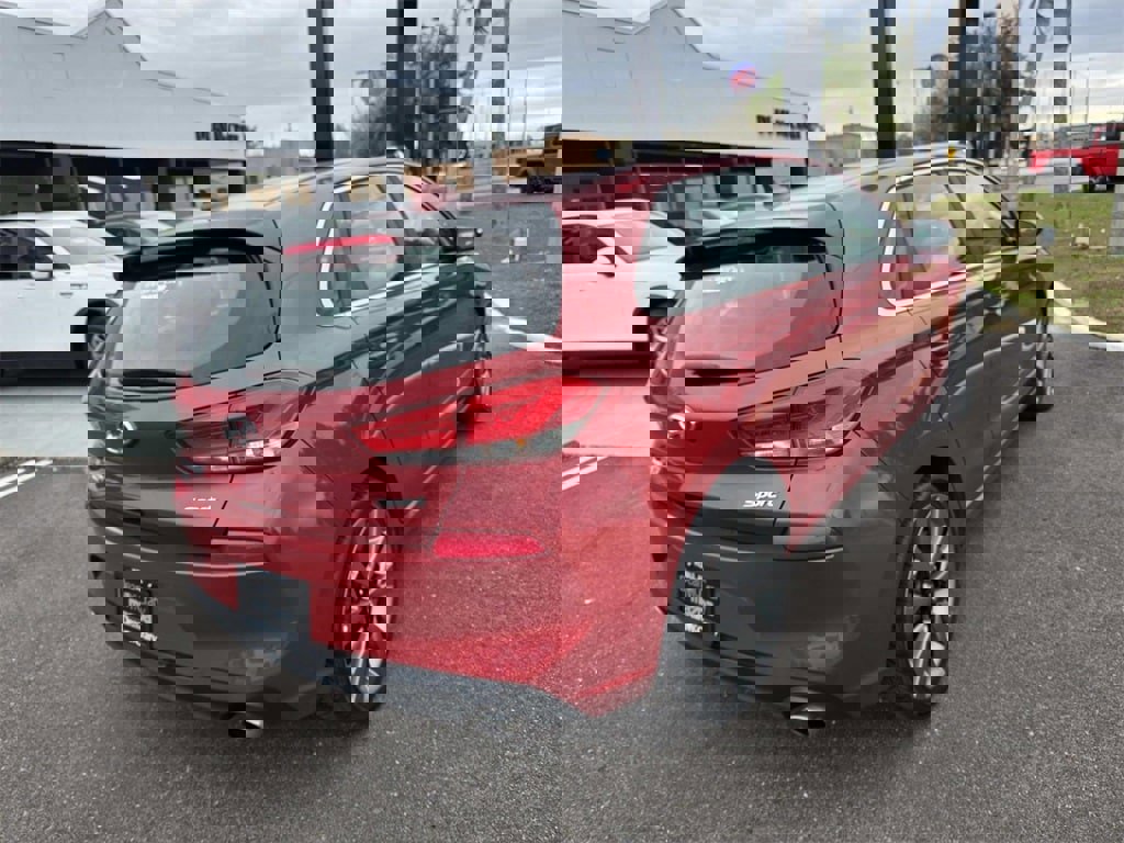 Used 2018 Hyundai Elantra GT Sport image 3