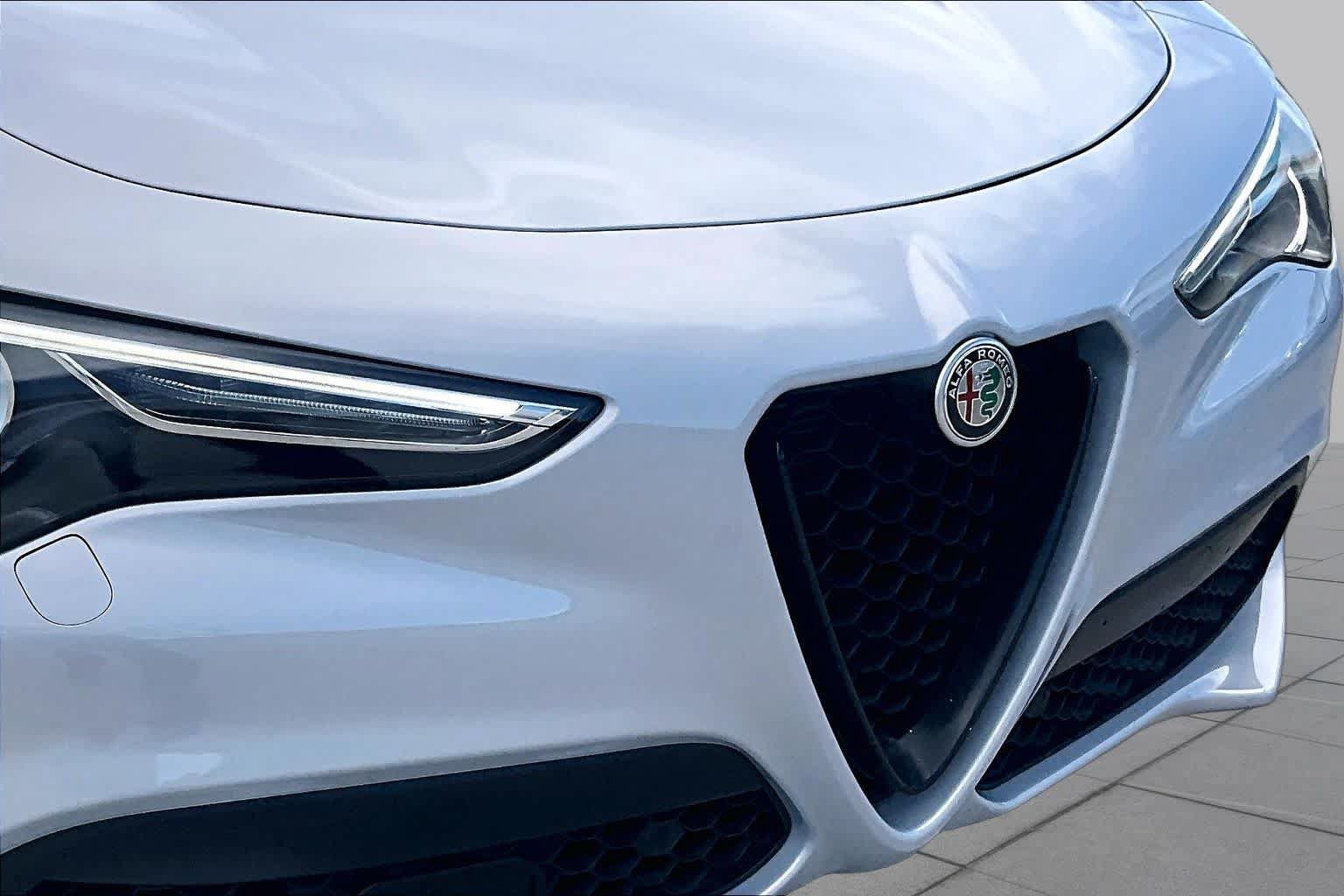 Used 2022 Alfa Romeo Stelvio Ti AWD/4WD image 28