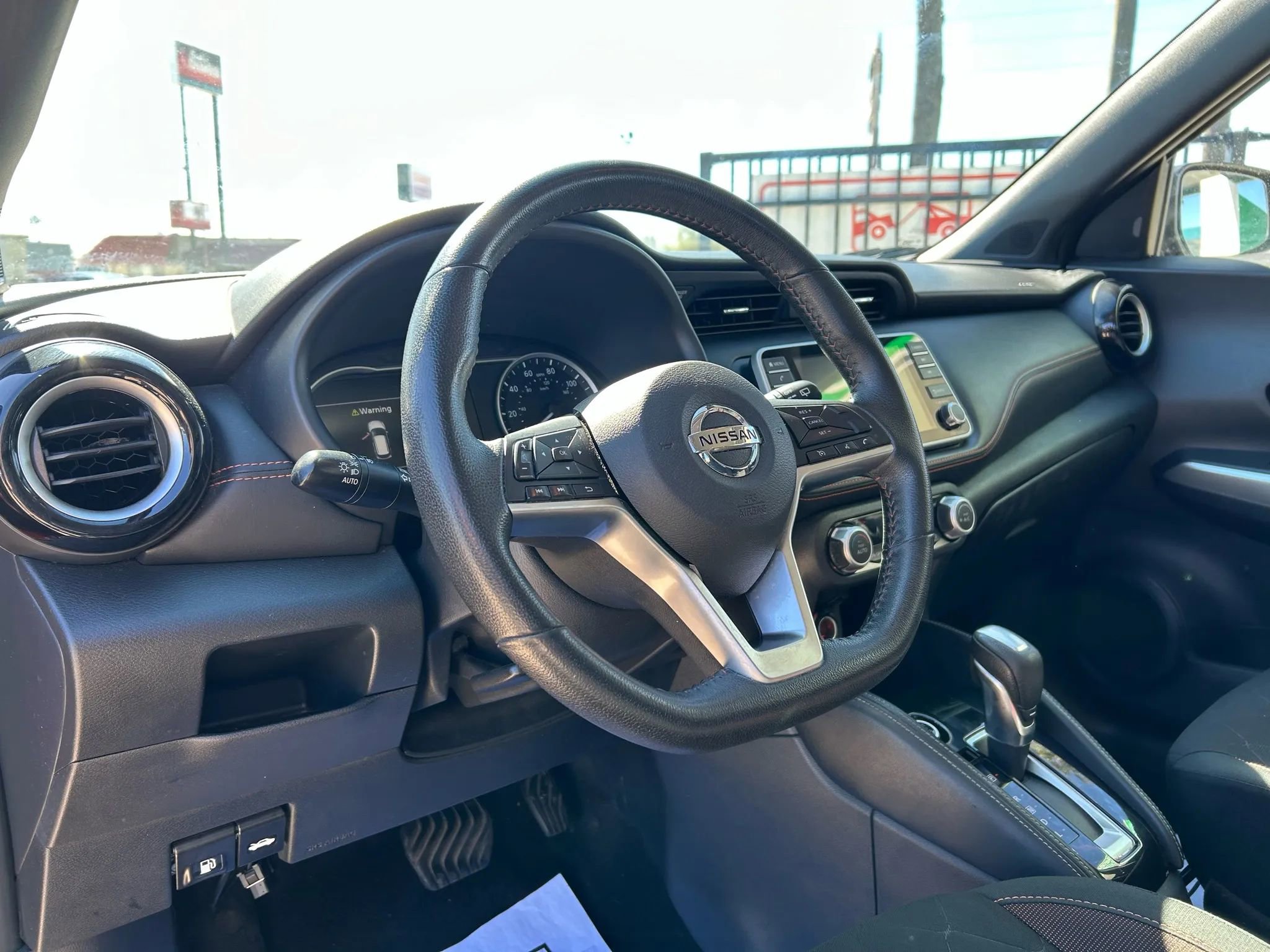 Used 2020 Nissan Kicks SR image 11