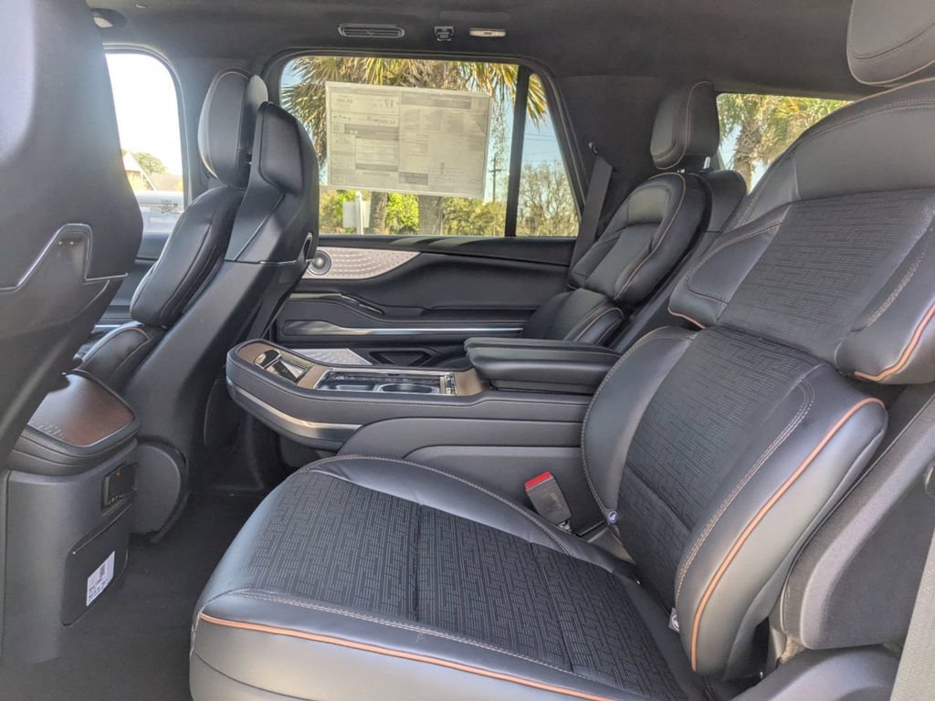 New 2026 Lincoln Navigator Black Label AWD/4WD image 15