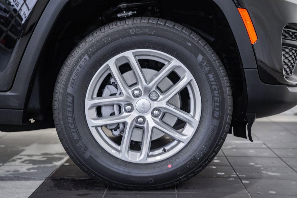 New 2025 Jeep Grand Cherokee Laredo X w/ Luxury Tech Group I image 17