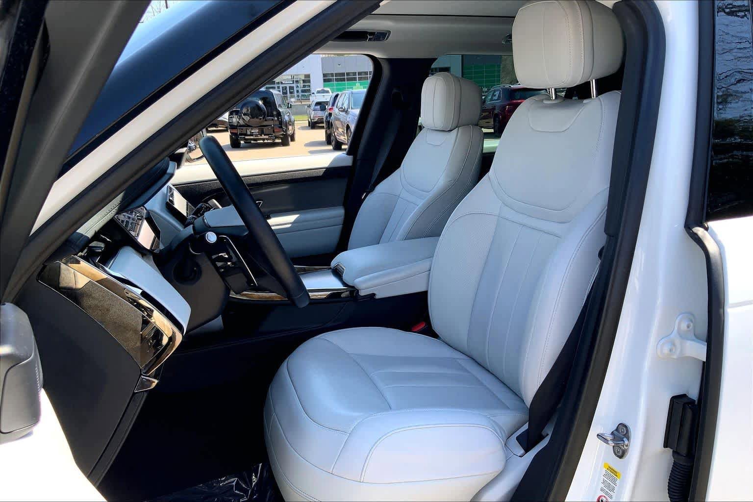 Used 2024 Land Rover Range Rover Sport SE image 9
