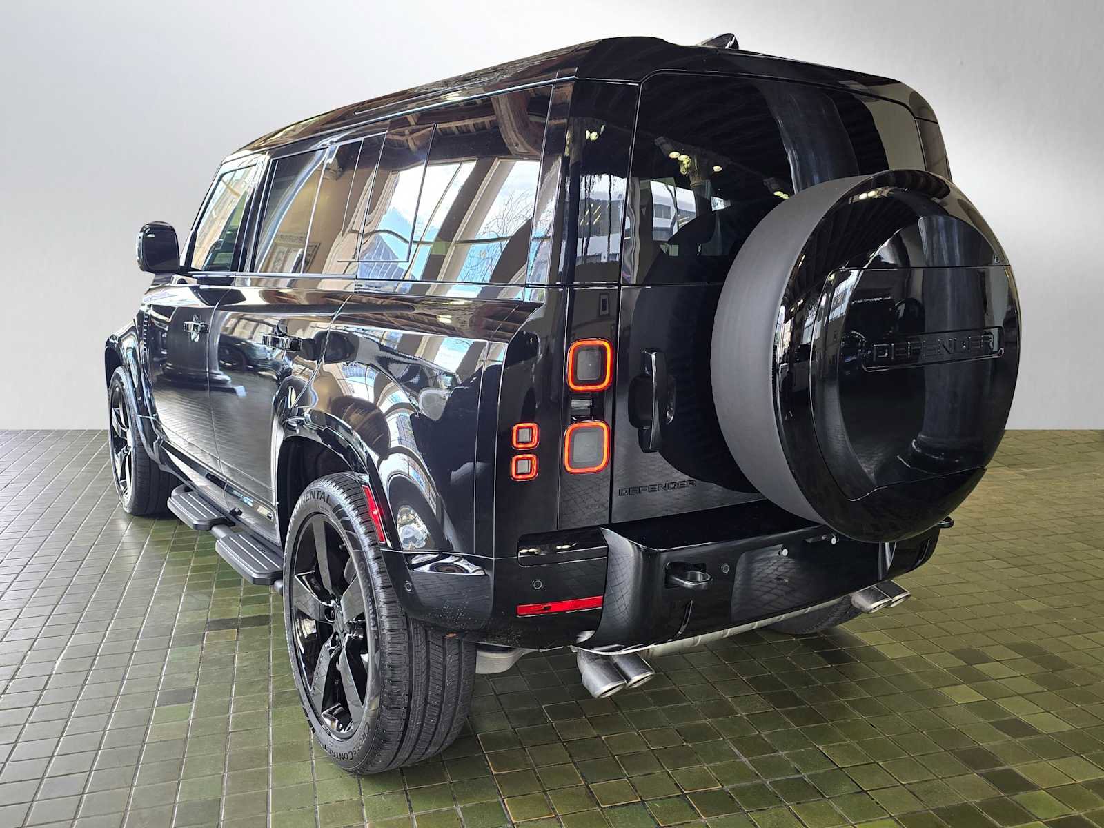 New 2026 Land Rover Defender 110 V8 AWD/4WD image 3