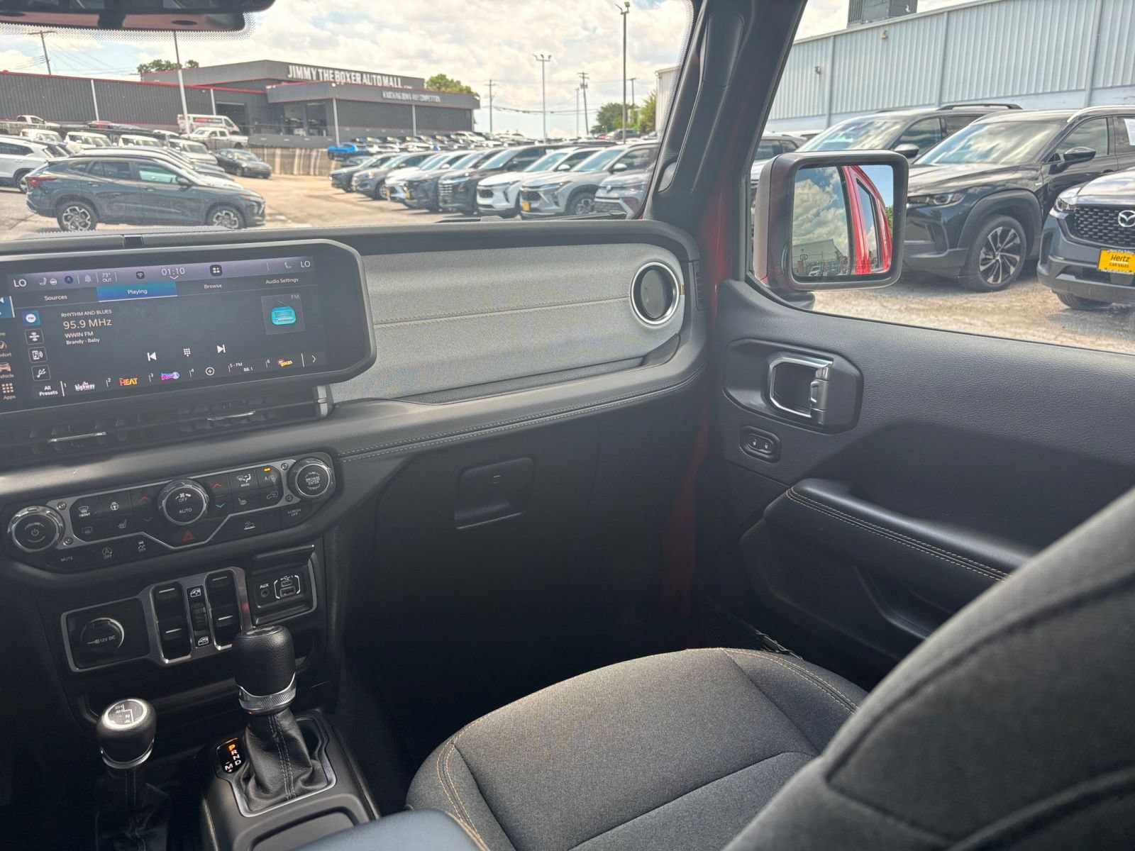 Used 2025 Jeep Wrangler Unlimited Sahara AWD/4WD image 30