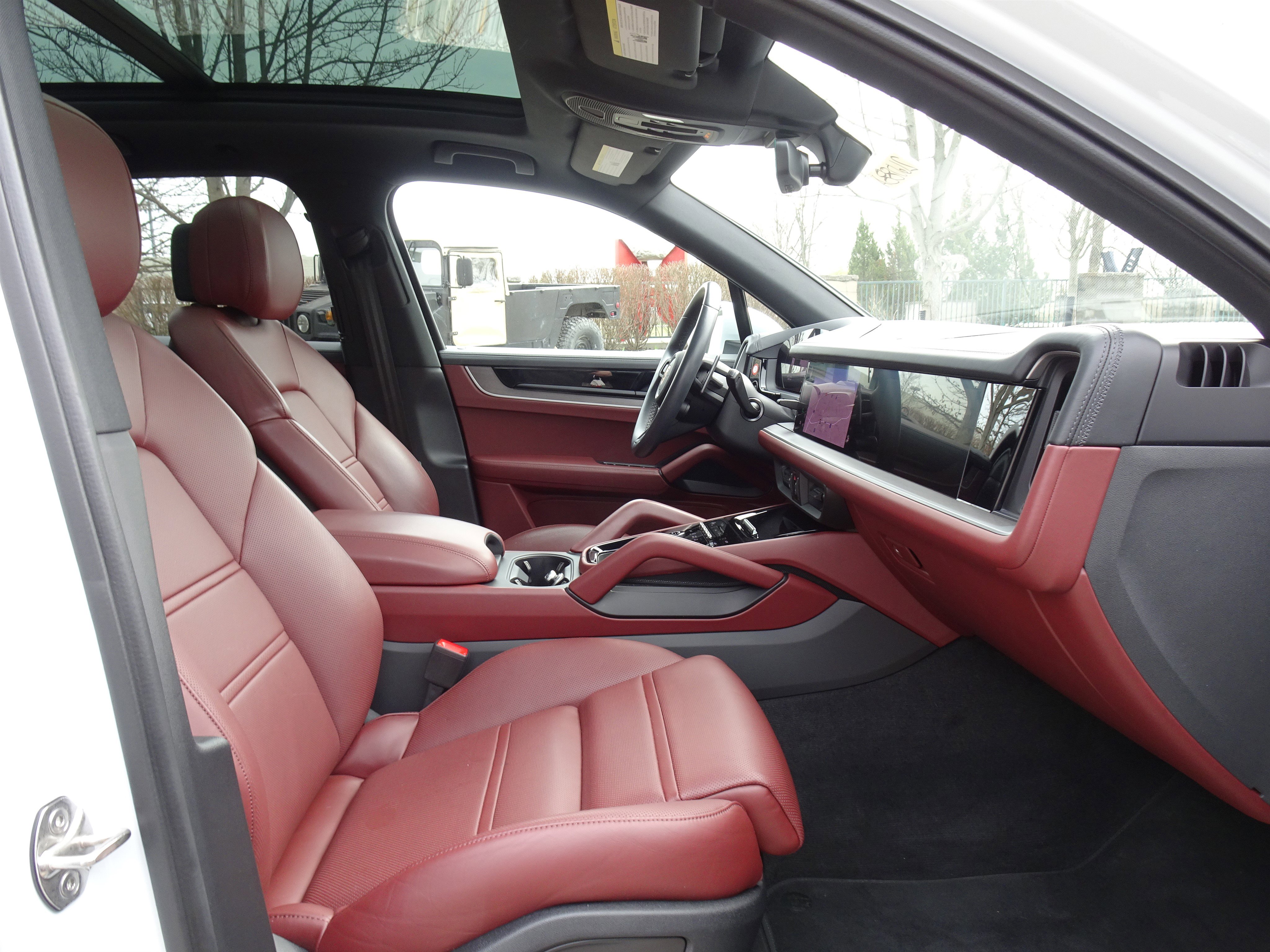 Used 2024 Porsche Cayenne image 29