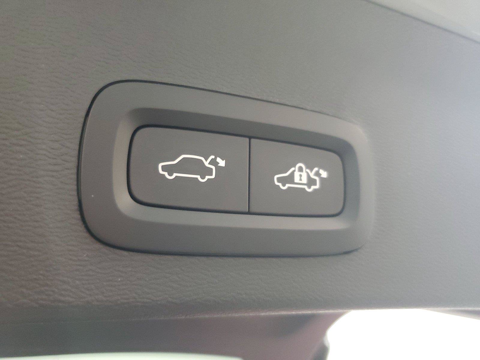 New 2026 Volvo XC40 B5 Plus w/ Protection Package Premier AWD/4WD image 10