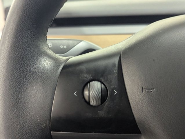 Used 2021 Tesla Model 3 Standard Range Plus image 11