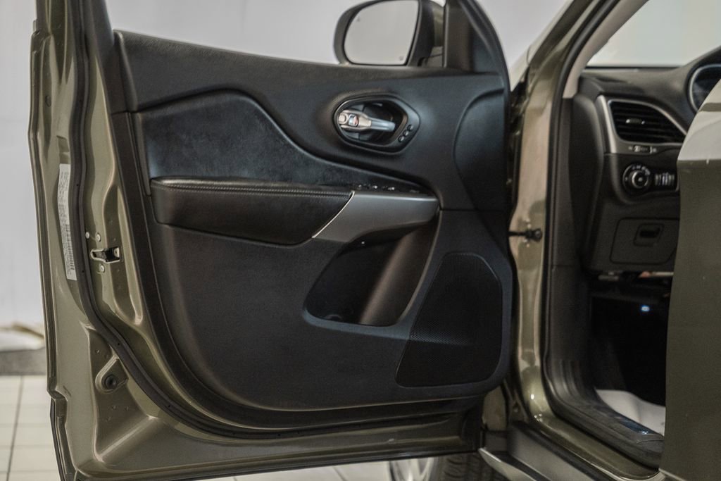 Certified 2019 Jeep Cherokee Limited w/ Trailer Tow Group image 42