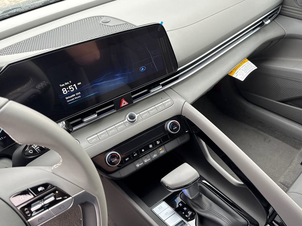 New 2025 Hyundai Elantra SEL image 16