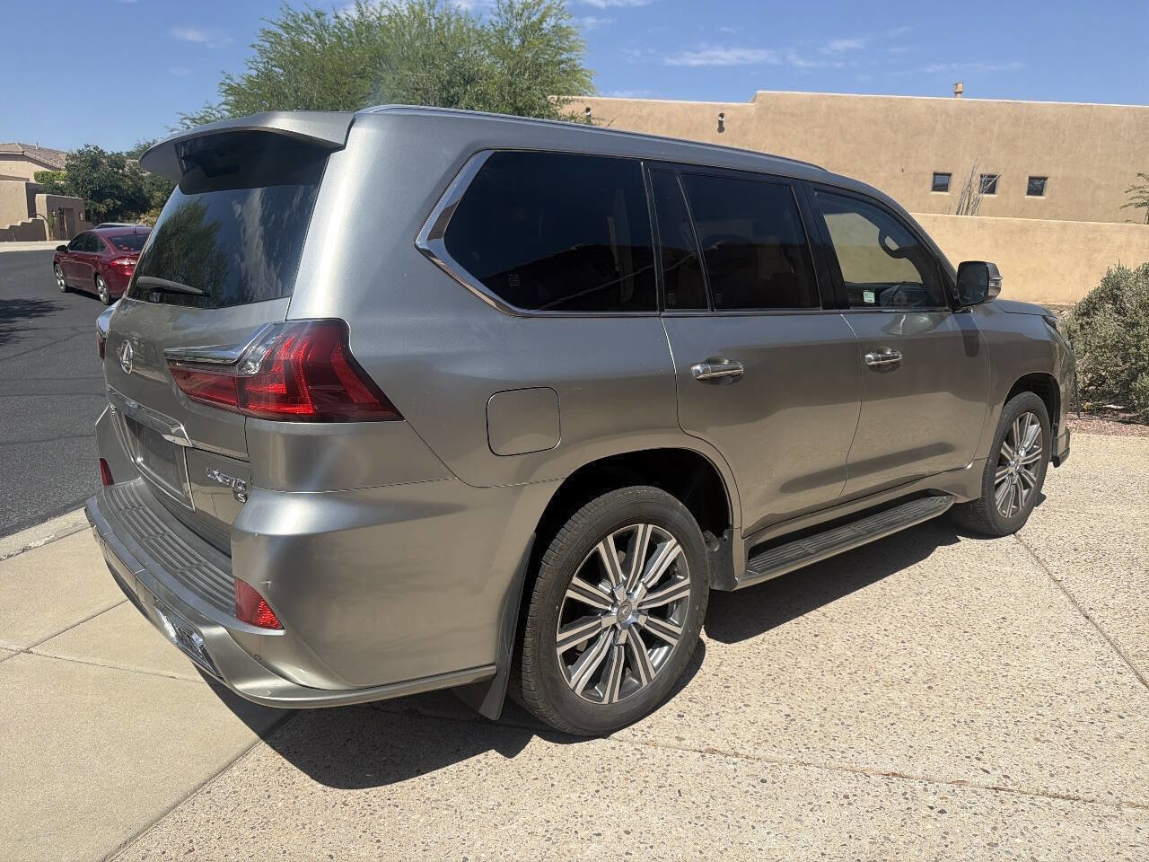 Used 2016 Lexus LX 570 4WD w/ Luxury Package image 5
