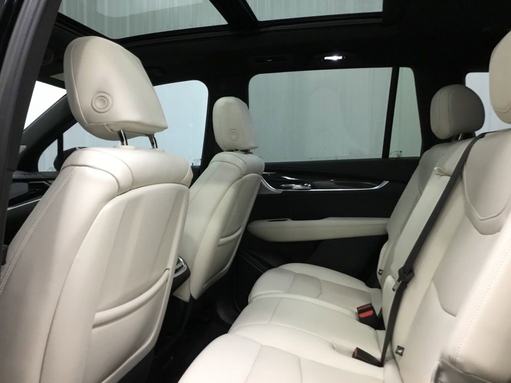 Used 2023 Cadillac XT6 Sport w/ Technology Package AWD/4WD image 14