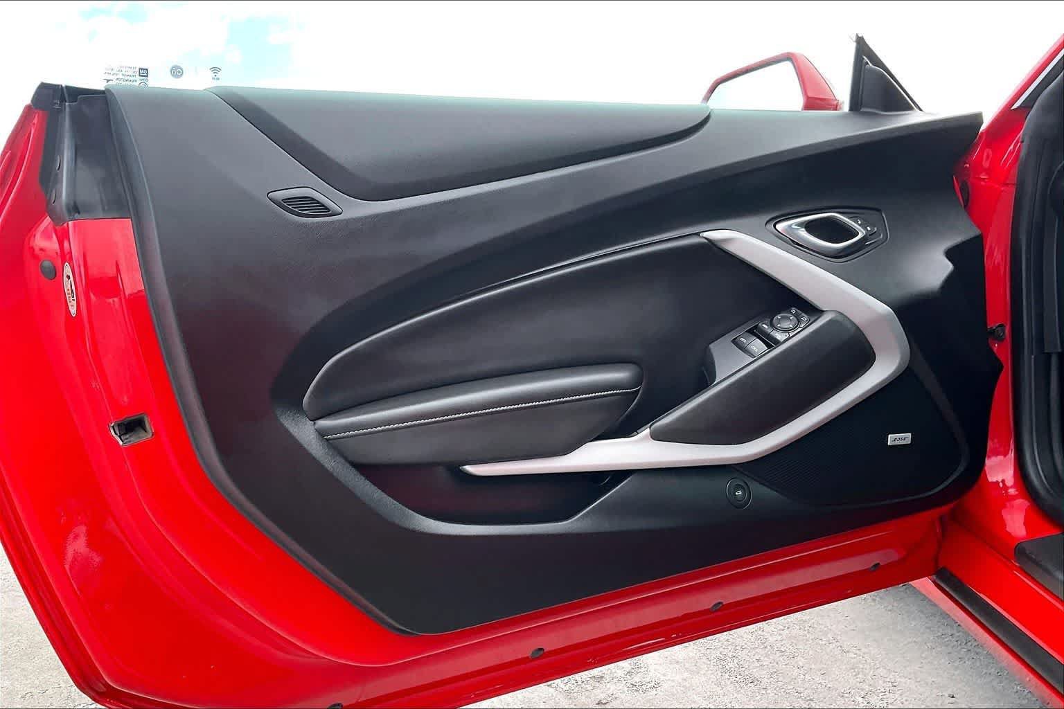 Used 2020 Chevrolet Camaro LT w/ Technology Package RWD image 26