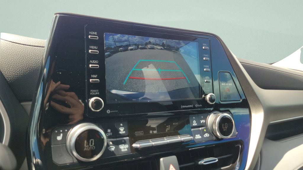Used 2022 Toyota Highlander XLE FWD image 20