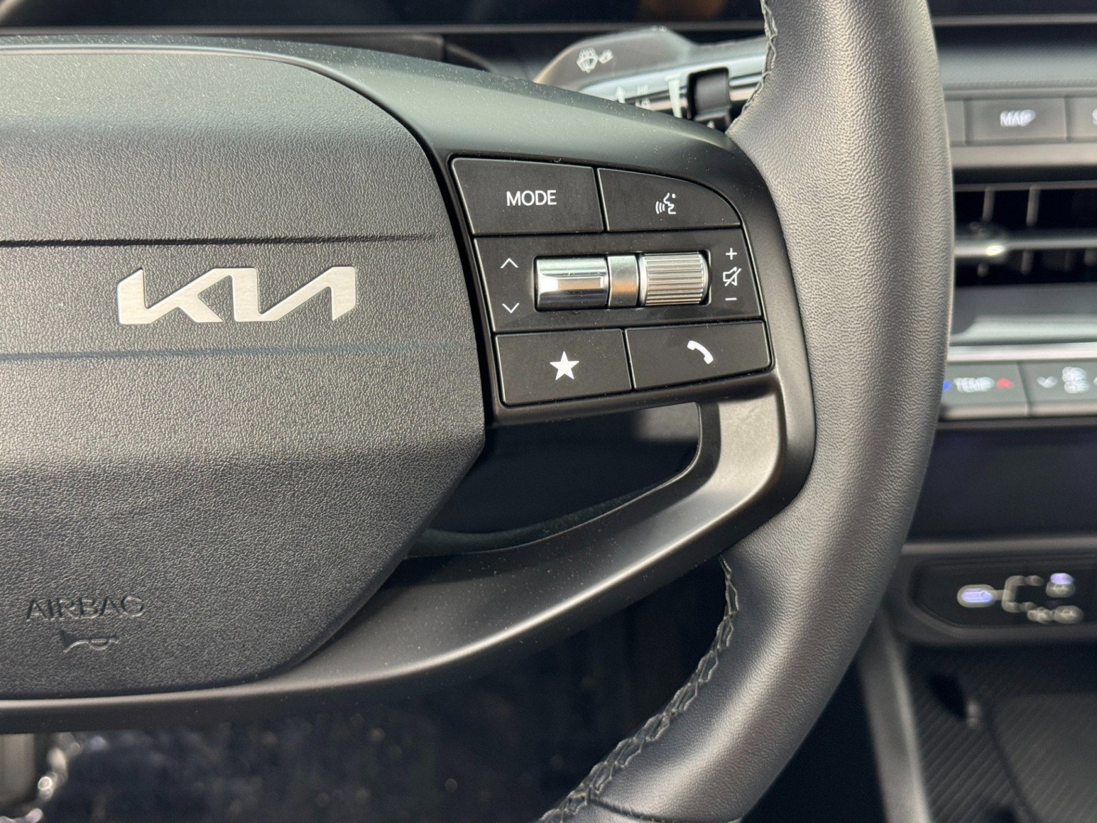 Used 2025 Kia K4 EX image 20