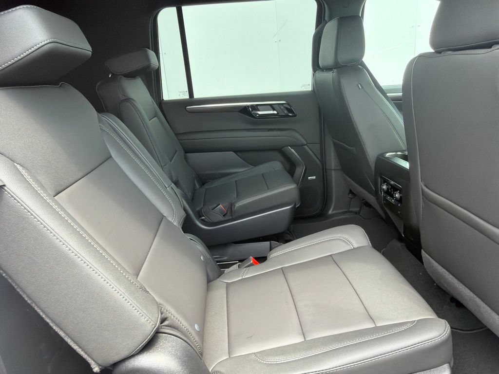 New 2026 Chevrolet Suburban Z71 w/ Comfort Package AWD/4WD image 7