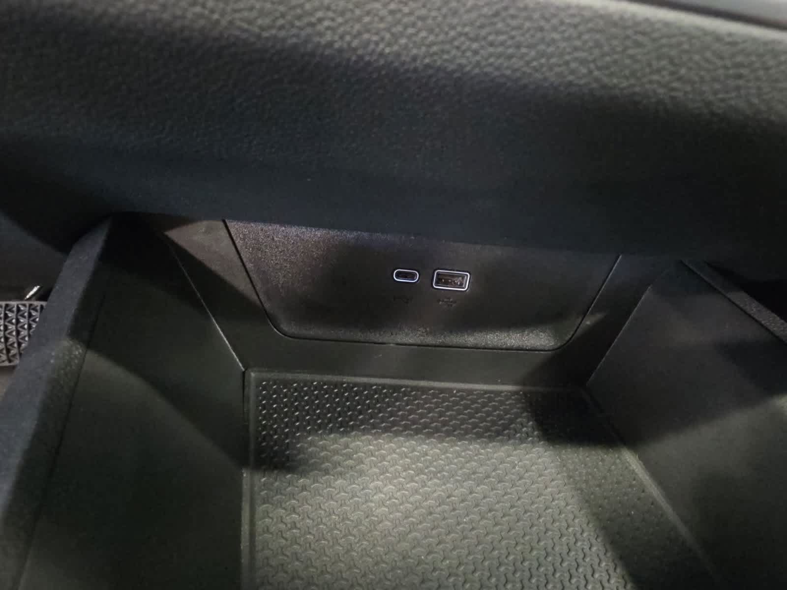 Used 2026 Chevrolet Equinox LT AWD/4WD image 21